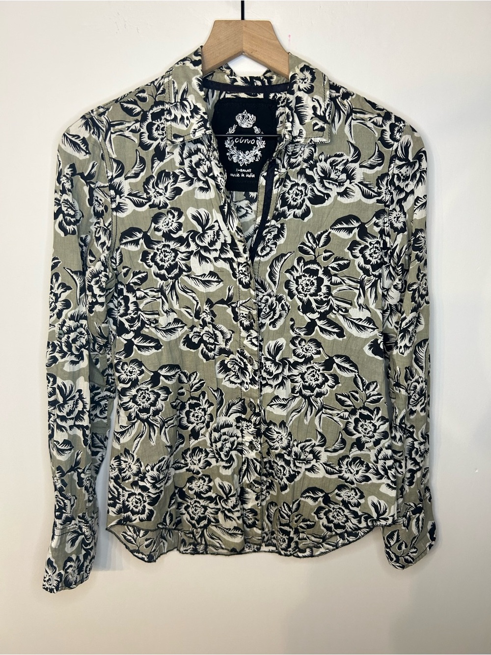 Cino Women’s Floral Button Down Shirt, Size XS